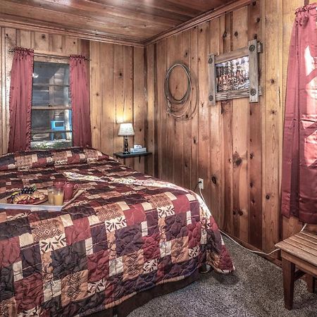 Apache Village 5, Queen Bed, Midtown, Sleeps 2 Рюидозо Екстериор снимка