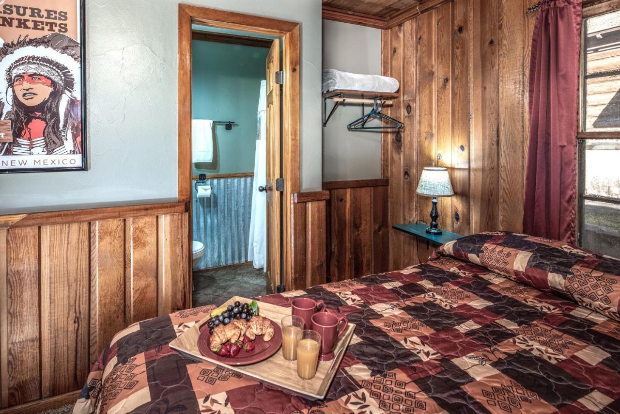 Apache Village 5, Queen Bed, Midtown, Sleeps 2 Рюидозо Екстериор снимка