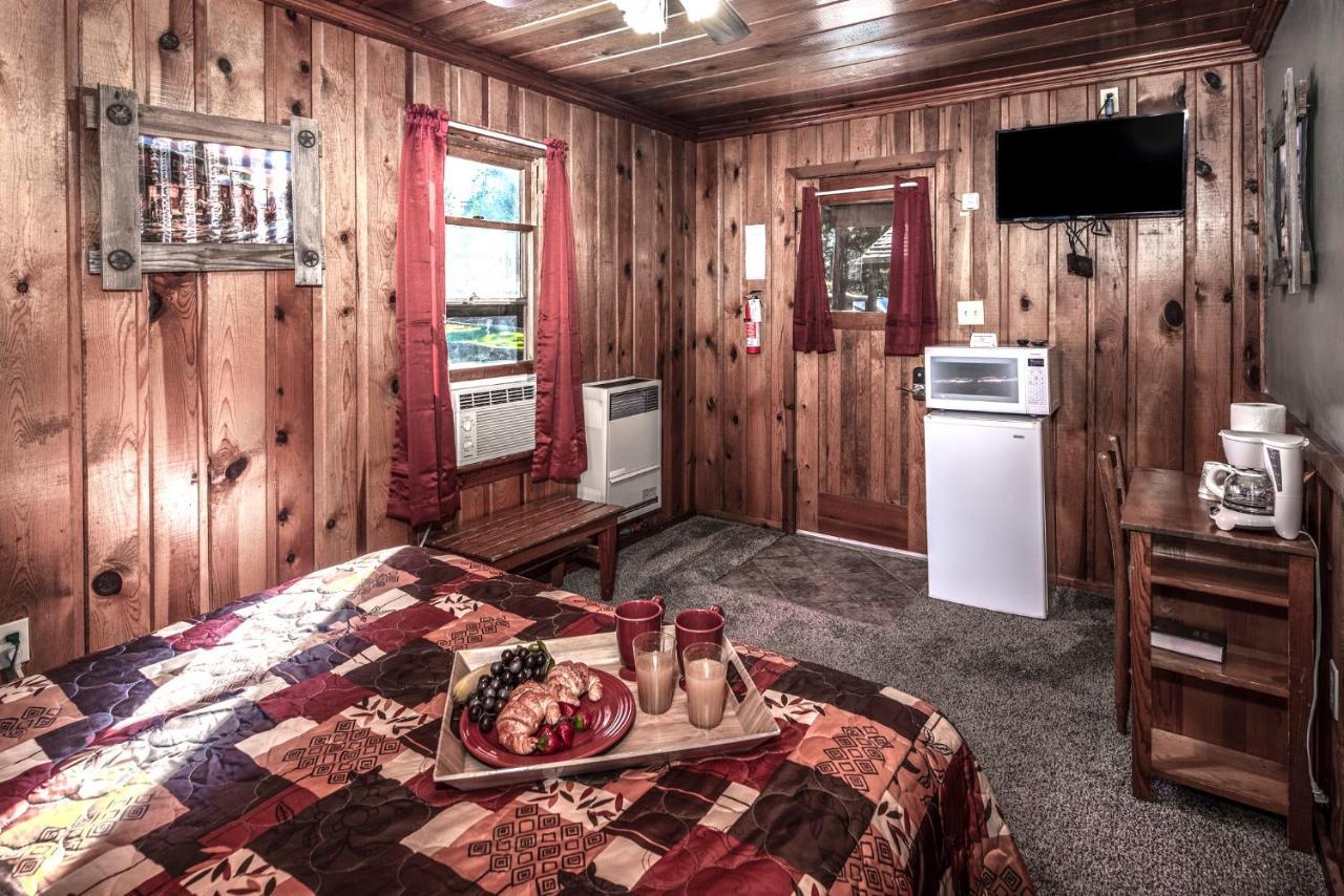 Apache Village 5, Queen Bed, Midtown, Sleeps 2 Рюидозо Екстериор снимка