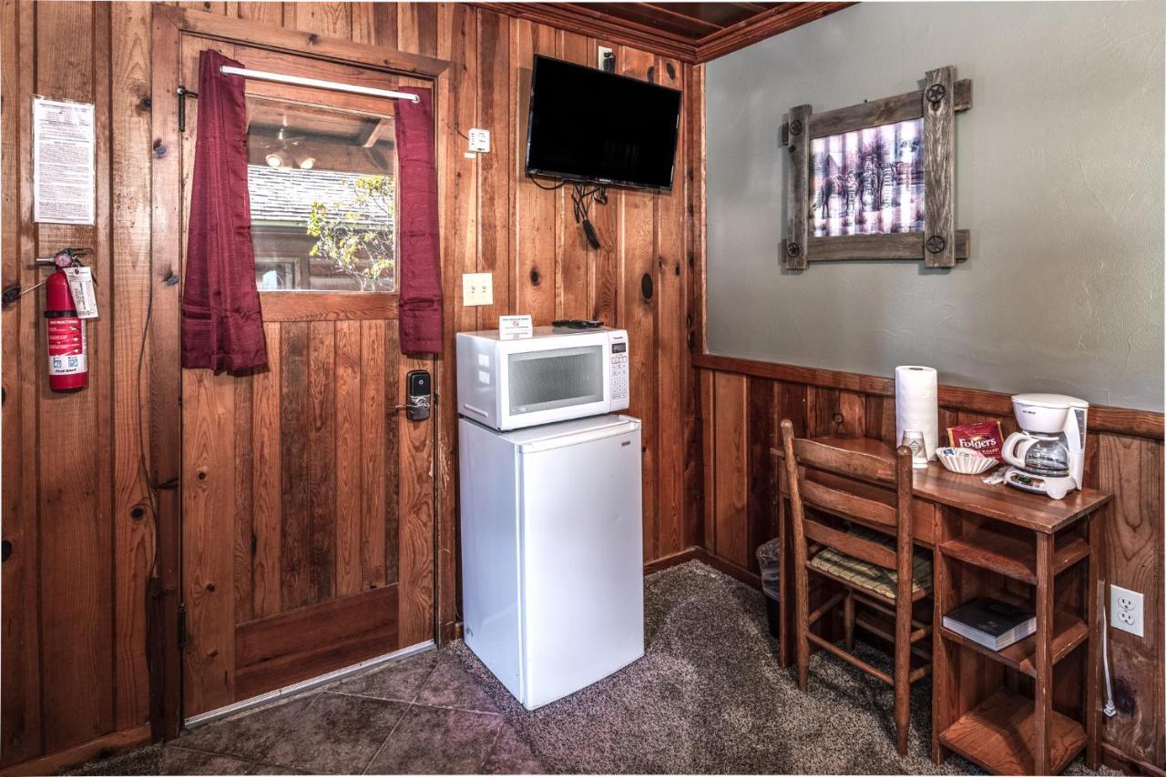 Apache Village 5, Queen Bed, Midtown, Sleeps 2 Рюидозо Екстериор снимка