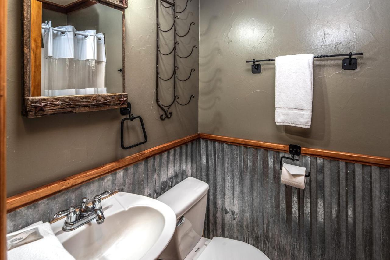 Apache Village 5, Queen Bed, Midtown, Sleeps 2 Рюидозо Екстериор снимка